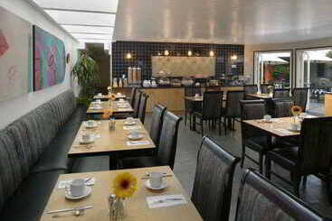 هتل Carlyle Inn