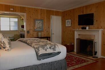 هتل Carmel Garden Inn