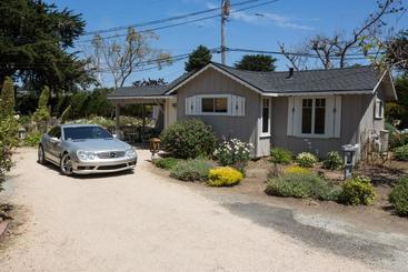 هتل Carmel River Inn