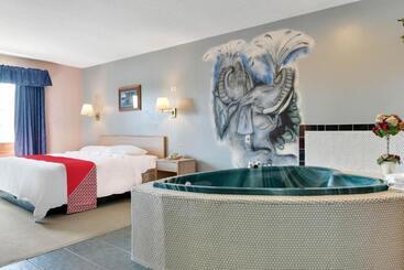 هتل Casa Loma Economy Inn