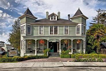 Centrella Hotel, A Kirkwood Collection