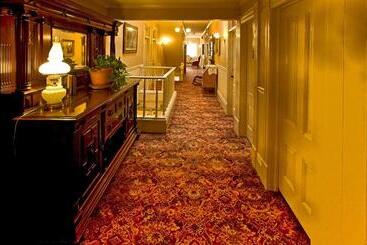 Centrella Hotel, A Kirkwood Collection