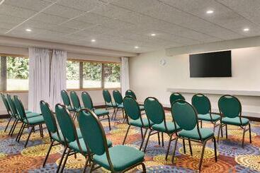 هتل Country Inn & Suites By Radisson, Mishawaka, In