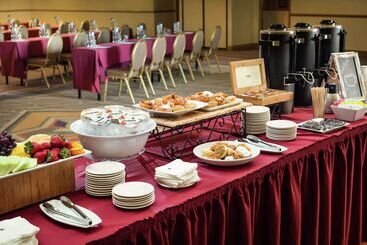 هتل Doubletree By Hilton Claremont