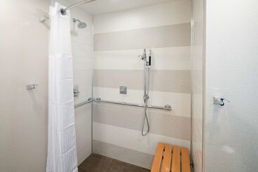 هتل Doubletree By Hilton Gainesville