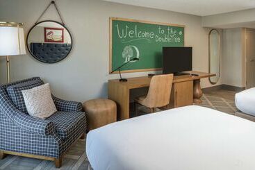 هتل Doubletree By Hilton Gainesville