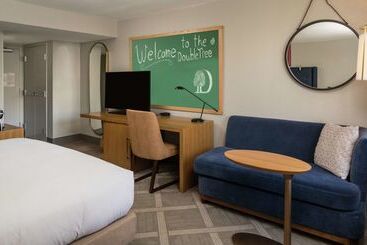 هتل Doubletree By Hilton Gainesville