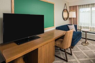 هتل Doubletree By Hilton Gainesville