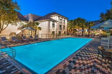 هتل Doubletree By Hilton Gainesville