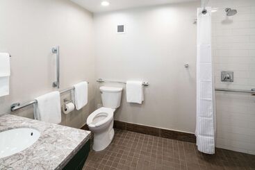 هتل Doubletree By Hilton Gainesville