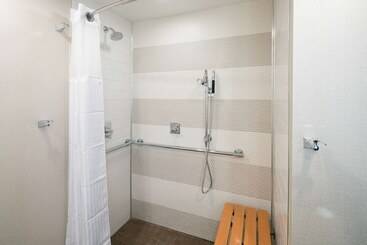 هتل Doubletree By Hilton Gainesville