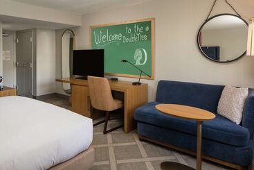 هتل Doubletree By Hilton Gainesville