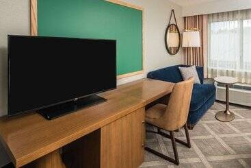 هتل Doubletree By Hilton Gainesville