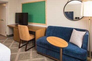 هتل Doubletree By Hilton Gainesville