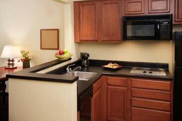 هتل Larkspur Landing Extended Stay Suites Sacramento