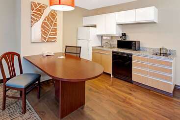 هتل Mainstay Suites Orlando Altamonte Springs