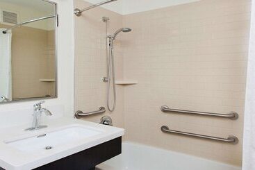 Hotel Mainstay Suites Wichita Ne