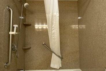 هتل Quality Inn Near Walden Galleria Mall