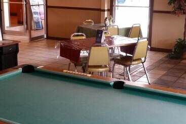 هتل Red Carpet Inn