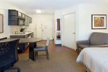 هتل Sonesta Simply Suites Fort Worth