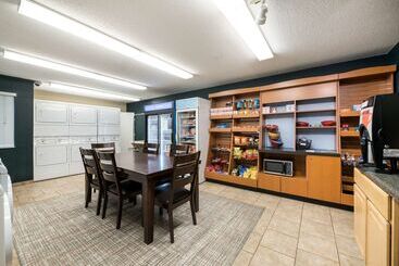 هتل Sonesta Simply Suites Hampton