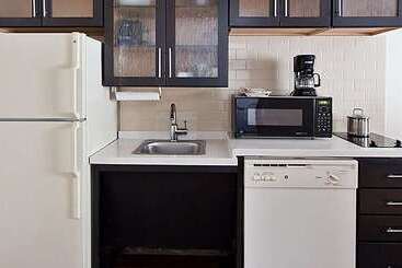 هتل Sonesta Simply Suites Huntsville Research Park