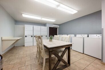 هتل Sonesta Simply Suites Huntsville Research Park