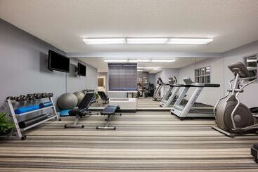 هتل Sonesta Simply Suites Huntsville Research Park