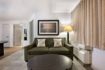 هتل Sonesta Simply Suites Huntsville Research Park
