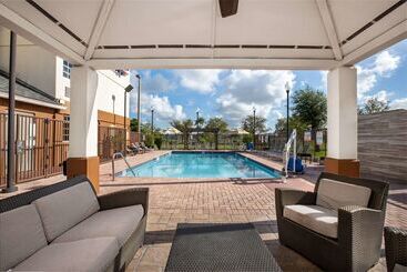 هتل Sonesta Simply Suites Miami Airport Doral