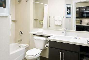 هتل Sonesta Simply Suites Miami Airport Doral