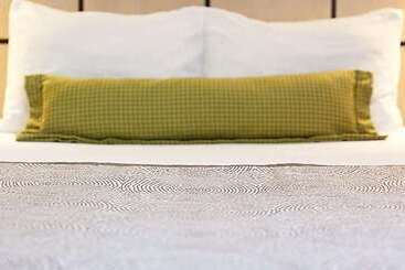 هتل Sonesta Simply Suites Miami Airport Doral