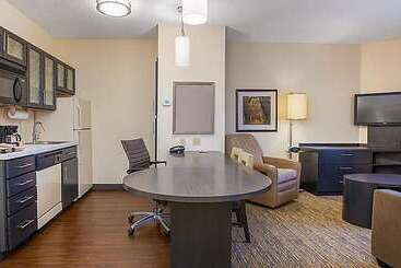 هتل Sonesta Simply Suites Miami Airport Doral