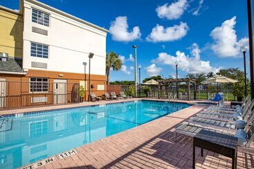 هتل Sonesta Simply Suites Miami Airport Doral