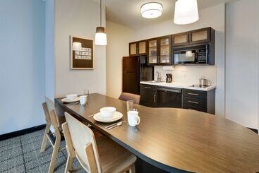 هتل Sonesta Simply Suites Miami Airport Doral
