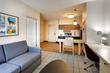 هتل Sonesta Simply Suites Miami Airport Doral