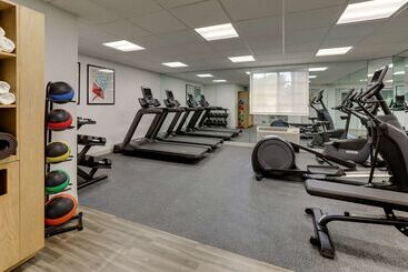 هتل Sonesta Simply Suites Miami Airport Doral