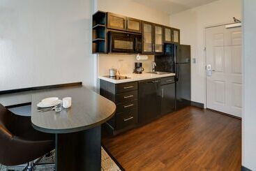هتل Sonesta Simply Suites Miami Airport Doral