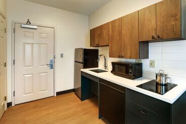 هتل Sonesta Simply Suites Miami Airport Doral