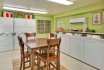 هتل Sonesta Simply Suites Phoenix Tempe