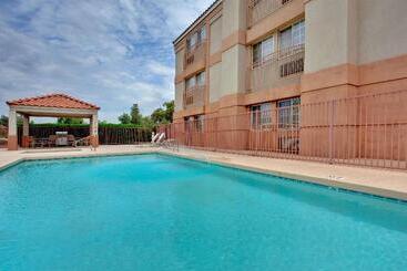 هتل Sonesta Simply Suites Phoenix Tempe