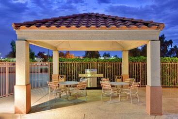 هتل Sonesta Simply Suites Phoenix Tempe