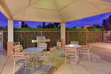 هتل Sonesta Simply Suites Phoenix Tempe