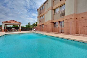 هتل Sonesta Simply Suites Phoenix Tempe