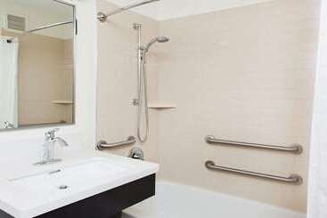 هتل Sonesta Simply Suites Pittsburgh Airport