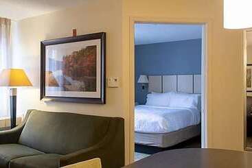 هتل Sonesta Simply Suites Pittsburgh Airport