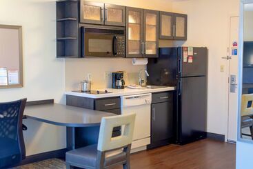 هتل Sonesta Simply Suites Pittsburgh Airport