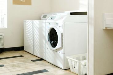 هتل Sonesta Simply Suites Pittsburgh Airport