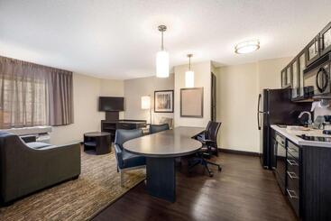 هتل Sonesta Simply Suites Salt Lake City Airport