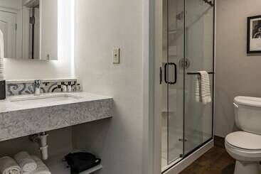 St Charles Coach House, Ascend Hotel Collection
